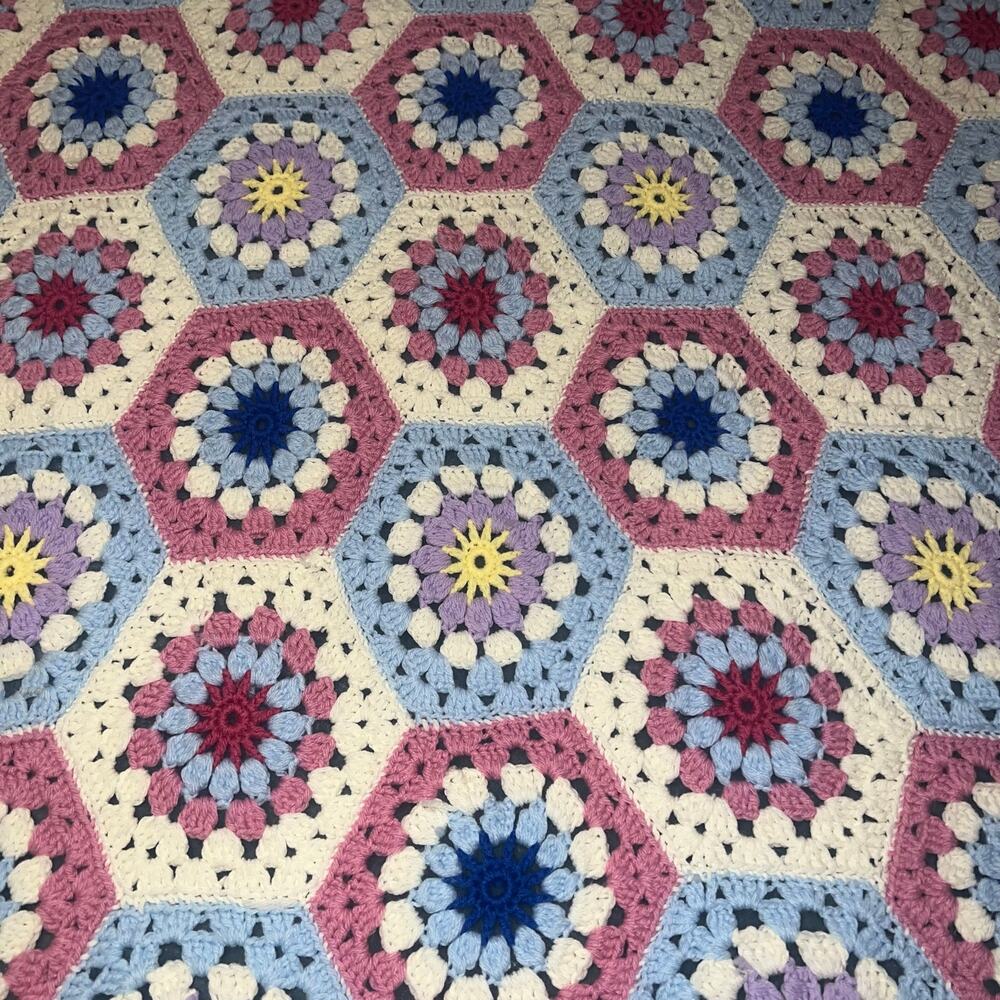 Handmade Vintage-style Floral Hexagon Grannycore Crochet Afghan Blanket 43 x 72